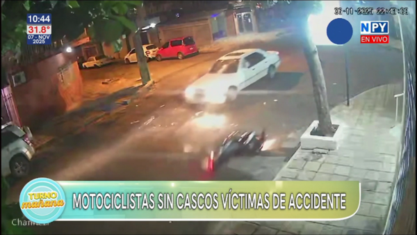 Barrio Obrero: Motociclistas sin cascos heridas tras colisionar contra un automóvil