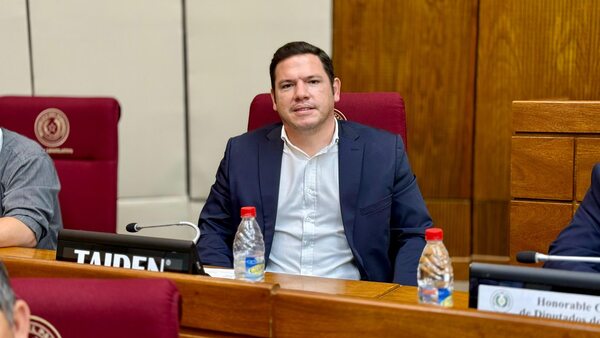 Diputado Alejandro Aguilera defiende a Juan Carlos Baruja: “No es un ministro de oficina, es un ministro de territorio” - El Trueno