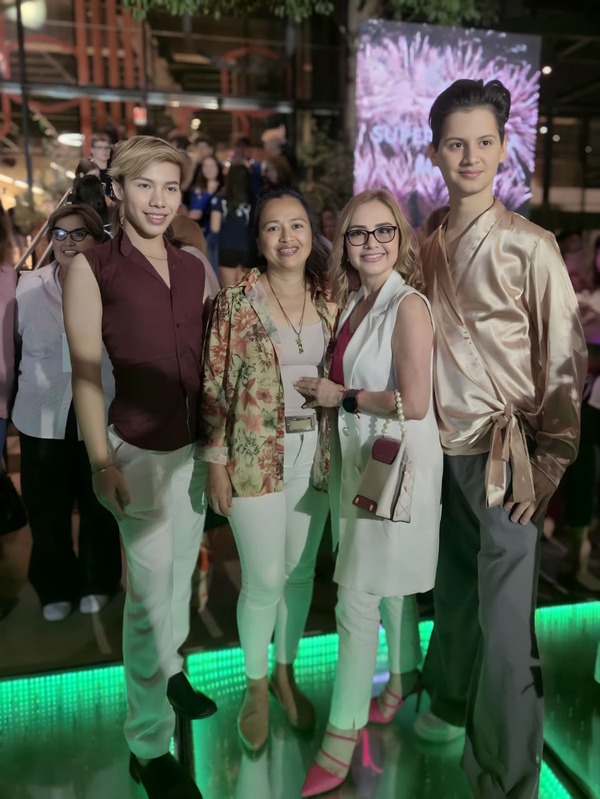 Popular / "Atardecer rosa": Solidaridad y moda