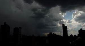 Asunción bajo alerta por tormentas fuertes y posible caída de granizo