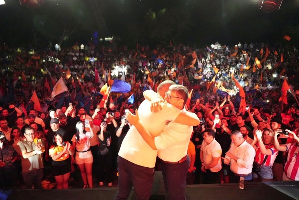 Senador Velázquez: «Hubo más de 10.000 personas en el cierre de Daniel Mujica»