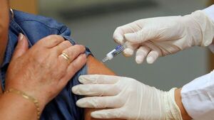 Recolectan firmas para que no haya recortes en compra de vacunas