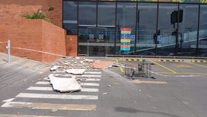 Derrumbe parcial en supermercado de Lambaré deja daños materiales y una mujer afectada