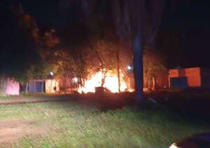 Violenta gresca en asentamiento deja un detenido y una casa incendiada - ABC en el Este - ABC Color