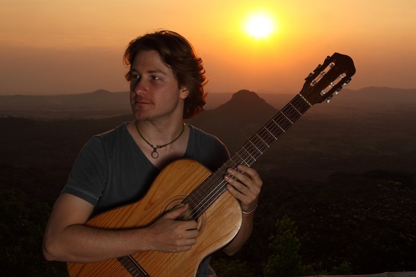 David Portillo se presenta en el Teatro Municipal de Asunción