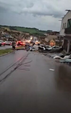 Tornado deja cinco muertos y un centenar de heridos en el sur de Brasil