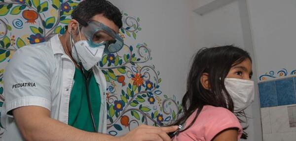 Pediatras instan a no recortar fondos destinados a la compra de vacunas