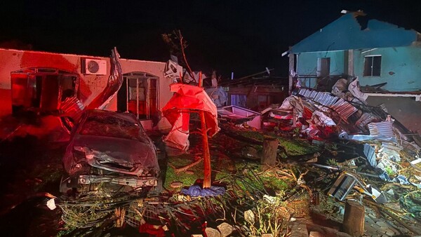 Al menos cinco muertos y unos 430 heridos tras el paso de un tornado en el sur de Brasil