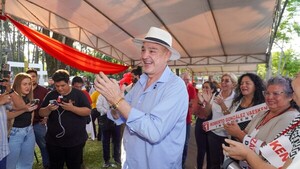 González Vaesken no hizo cierre de campaña y mandó un mensaje desde su jet privado