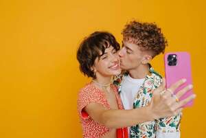 ¿Calendario ideal para decir ‘te quiero’? Reflexiones sobre el amor en tiempos digitales - Sexualidad - ABC Color