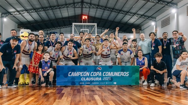 Amambay celebra con la Copa Comuneros