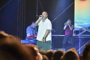 Bahiano enfrentó al viento sur con una calurosa dosis de reggae en el Yacht - Música - ABC Color