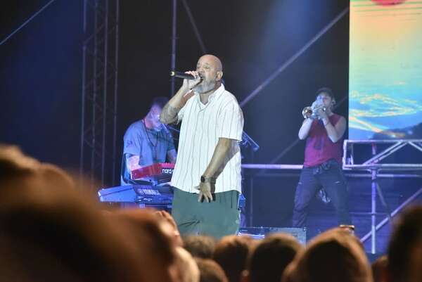 Bahiano enfrentó al viento sur con una calurosa dosis de reggae en el Yacht - Música - ABC Color