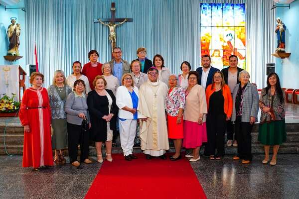 La primera promoción de profesores del IFD de San Juan Bautista celebra medio siglo de vocación - Nacionales - ABC Color