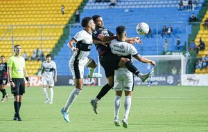 Olimpia perdonó y General Caballero se lo empató sobre el final con un jugador menos