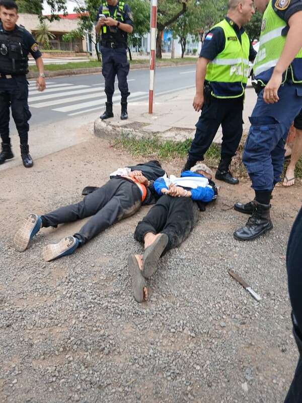 Video: detienen a peligrosos motochorros tras persecución en Fernando - Policiales - ABC Color