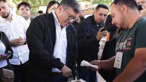 Dani Mujica vota temprano y llama a una jornada electoral pacífica y participativa