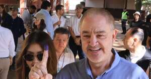 La Nación / González Vaesken vota e insta a esteños a unas elecciones tranquilas