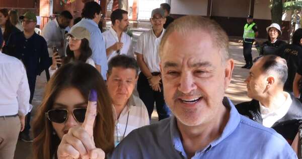 La Nación / González Vaesken vota e insta a esteños a unas elecciones tranquilas