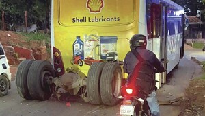 Micro se partió en su culata y el empresario culpó a un feroz bache