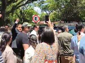 Prieto fue escrachado por votantes esteños - ADN Digital