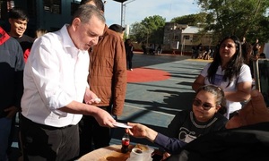 Escracharon a los Zacarías y Abed, durante votación esteña para elegir a nuevo intendente - OviedoPress