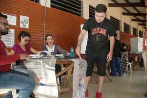 Ordenan retirar a falsos observadores de los locales de votación en Alto Paraná