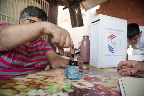 Elecciones en CDE: más de 20 personas ejercieron su derecho al voto desde su casa - trece