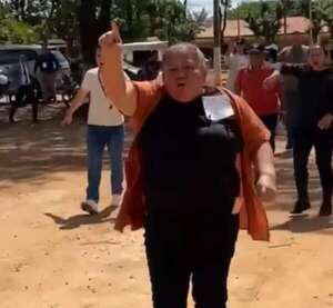 Video: reaparece violento grupo encabezado por Aida Molinas y agrede a líderes y adherentes de Yo Creo - ABC en el Este - ABC Color