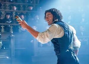 Guillermo Toro y Óscar Isaac en el estreno de Frankenstein