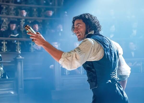 Guillermo Toro y Óscar Isaac en el estreno de Frankenstein