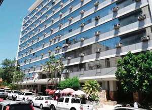 Más afiliados, pero frágiles empleos: IPS suma 70.000 nuevos cotizantes - Economía - ABC Color