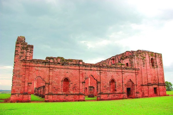 Pasarela Jesuítica: Moda, Cultura y Arte en Tavarangue