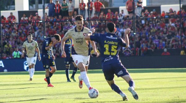 Cero a cero que no detiene al Ciclón, sigue cerca del título