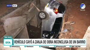 Vehículo cayó a una zanja de obra inconclusa en Asunción