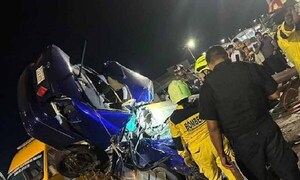 Brutal impacto de auto por una columna deja una mujer fallecida y tres heridos en CDE – Prensa 5