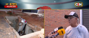 Conductora cayó con su vehículo en un alcantarillado en San Pablo