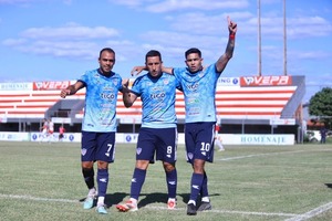 Popular / Benjamín Aceval mira de reojo el título de la Primera B