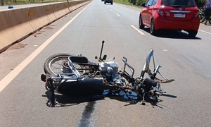 Motociclista de 75 años murió tras chocar contra una camioneta en Coronel Oviedo - OviedoPress