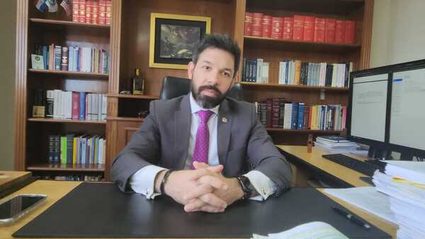 Juez Osmar Legal decide sobreseer a directores de Zeta Banco en causa Pavo Real II