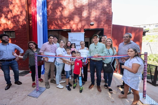 Popular / Chacarita Alta: ¡Familias chochas tras recibir viviendas!
