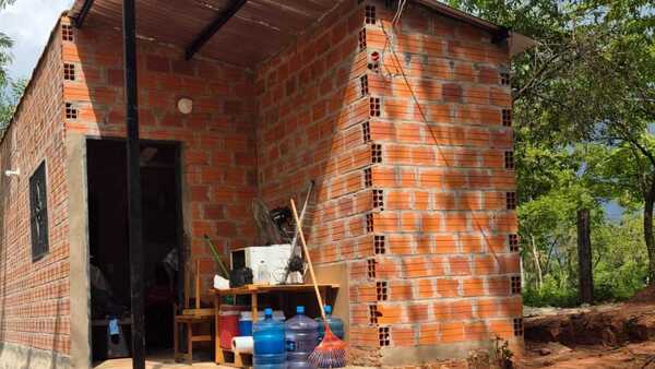 Estrenaron su casita y a los diez días les vaciaron