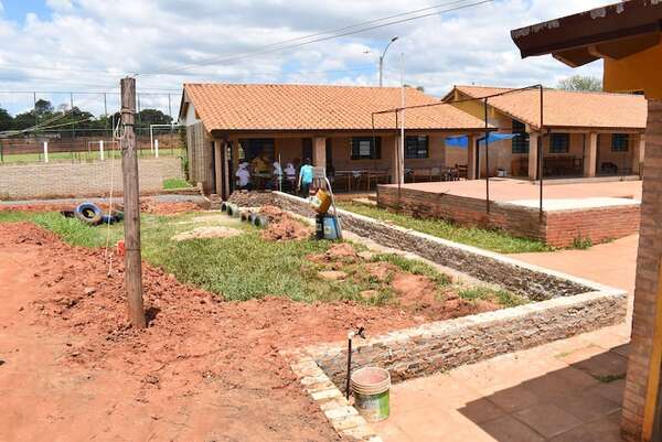 Comunidad educativa pide ayuda para solucionar problema de inundación de un local escolar en Santaní - Nacionales - ABC Color