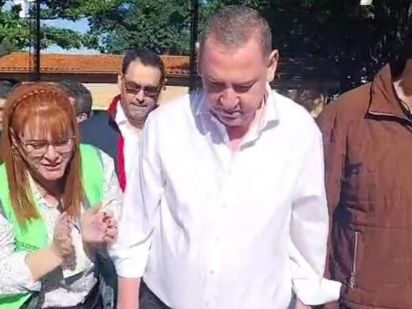 TSJE echa a funcionaria que hizo hurras a Zacarías Irún en votación - Política - ABC Color