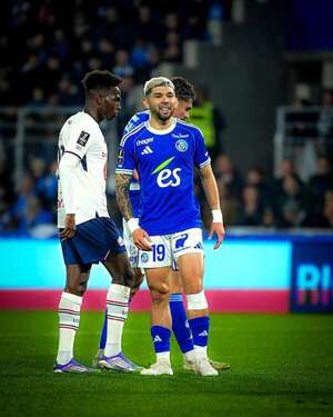 El cruce que tuvo Julio Enciso con el campeón del mundo francés - Fútbol Internacional - ABC Color