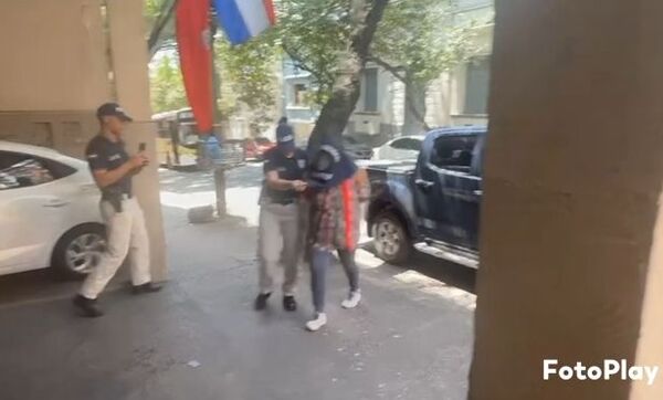 Popular / Apresan a una muchachona por supuesto 4bUxs0 en niños y porn0grafí4 infantil