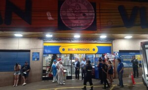 Controlan principio de incendio en supermercado  