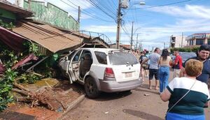 Popular / Pendex de 18 años causa múltiple accidente y deja intubado a un niño