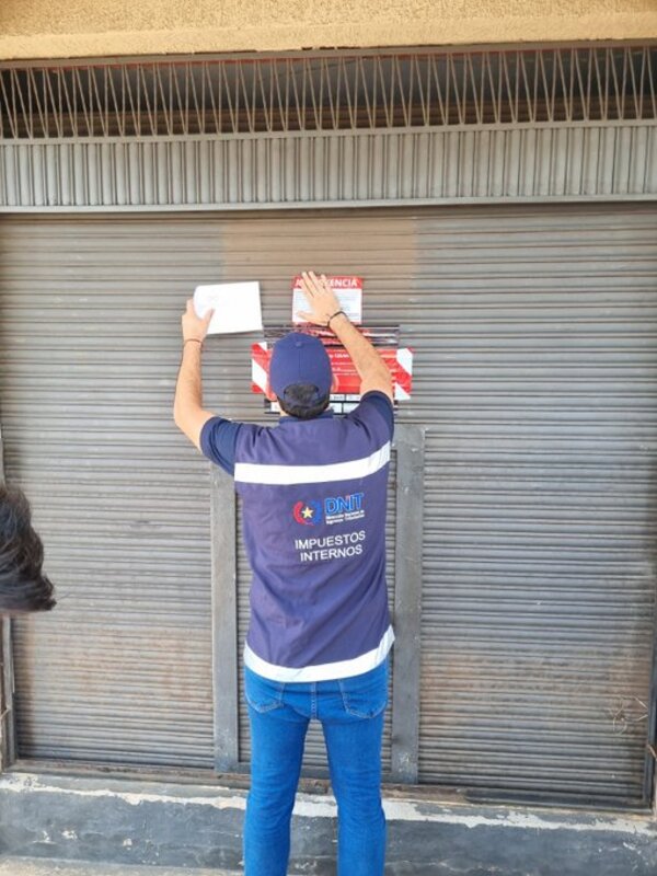 Popular / DNIT omboty 13 locales de autopartes por no emitir facturas