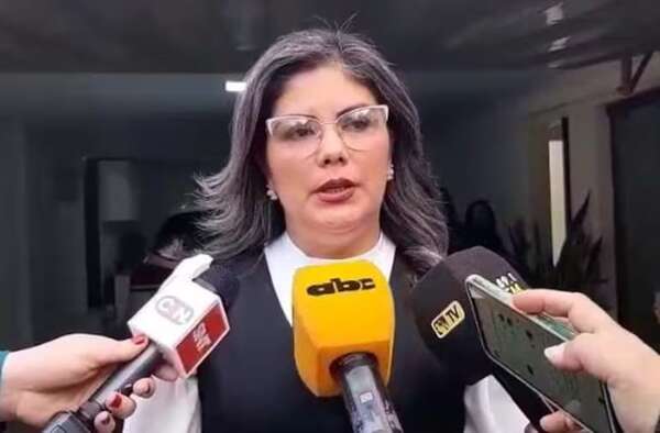 Dani Mujica se merece estar en la intendencia de Ciudad del Este, afirma intendenta - Política - ABC Color